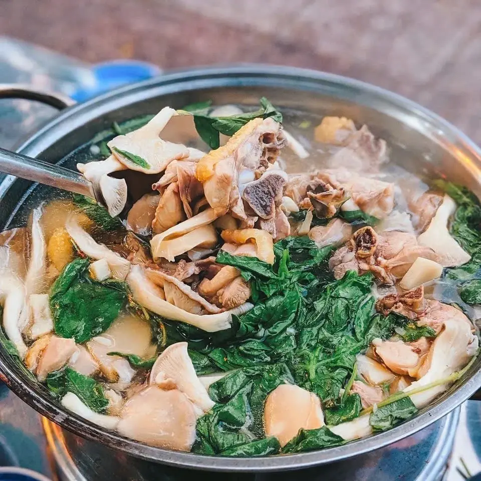 Ảnh bìa Lẩu Gà Lá É Hoa Vàng - Nguyễn Xiển