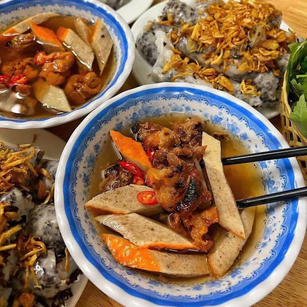 Ảnh bìa Bánh Cuốn Nóng, Gà Ác Tần & Bánh Mì - Tôn Thất Tùng