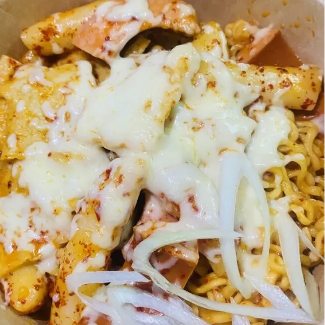 Ảnh bìa Ăn Vặt Hai Chị Em - Ramen Tokbokki & Trà Sữa Thái - Huỳnh Thị Hai