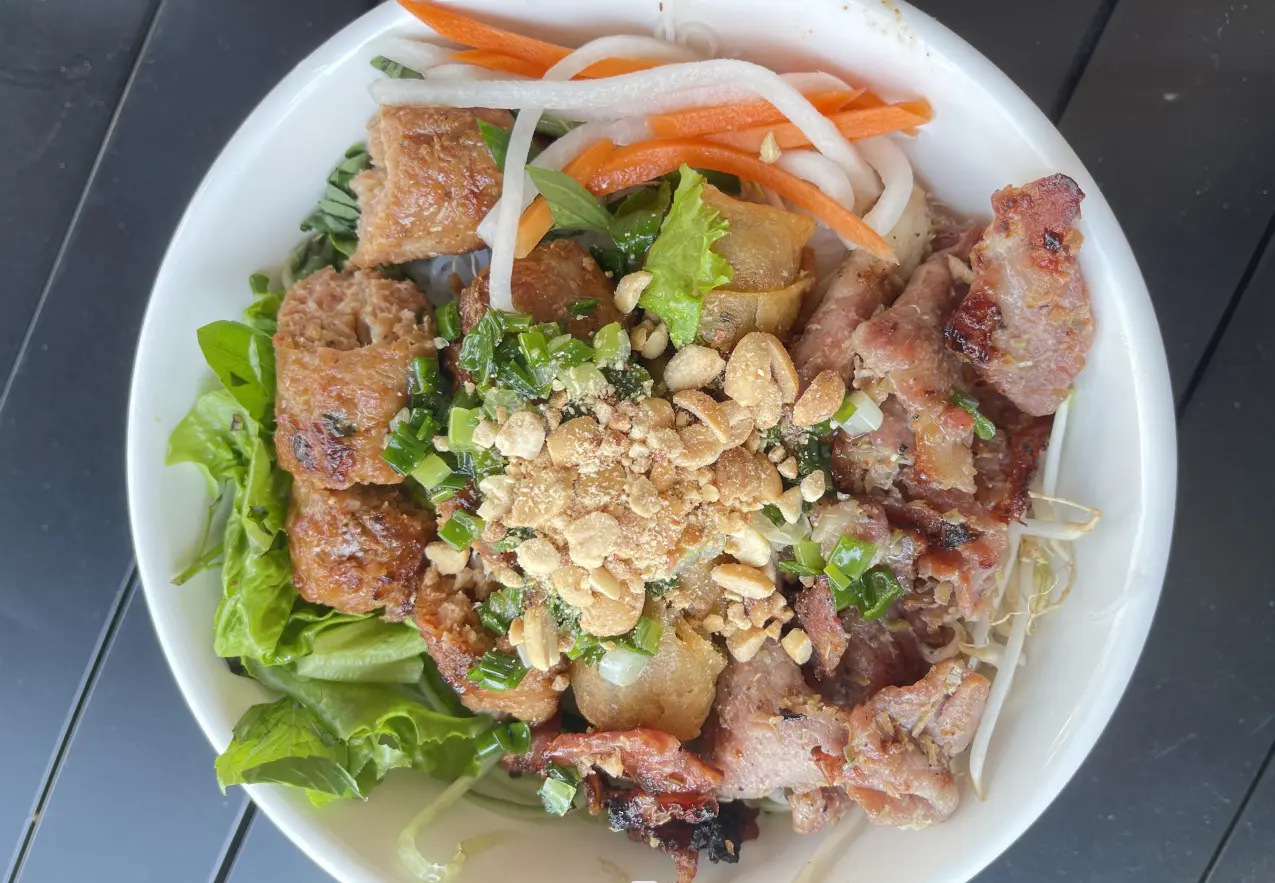 Ảnh bìa Bún Thịt Xào & Bún Thịt Nướng - Lê Văn Phan