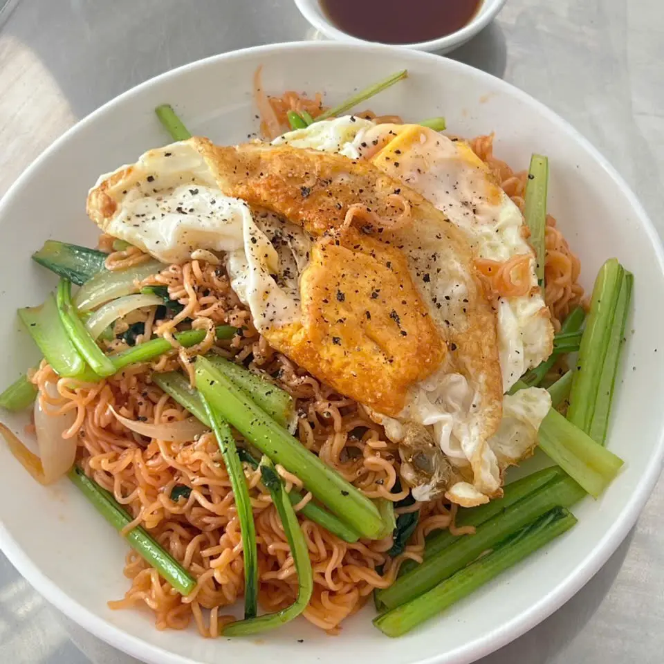 Ảnh bìa Bột Chiên, Nui & Mì Xào Bò - Bếp Nhà Cà Rốt - Lâm Thị Hố