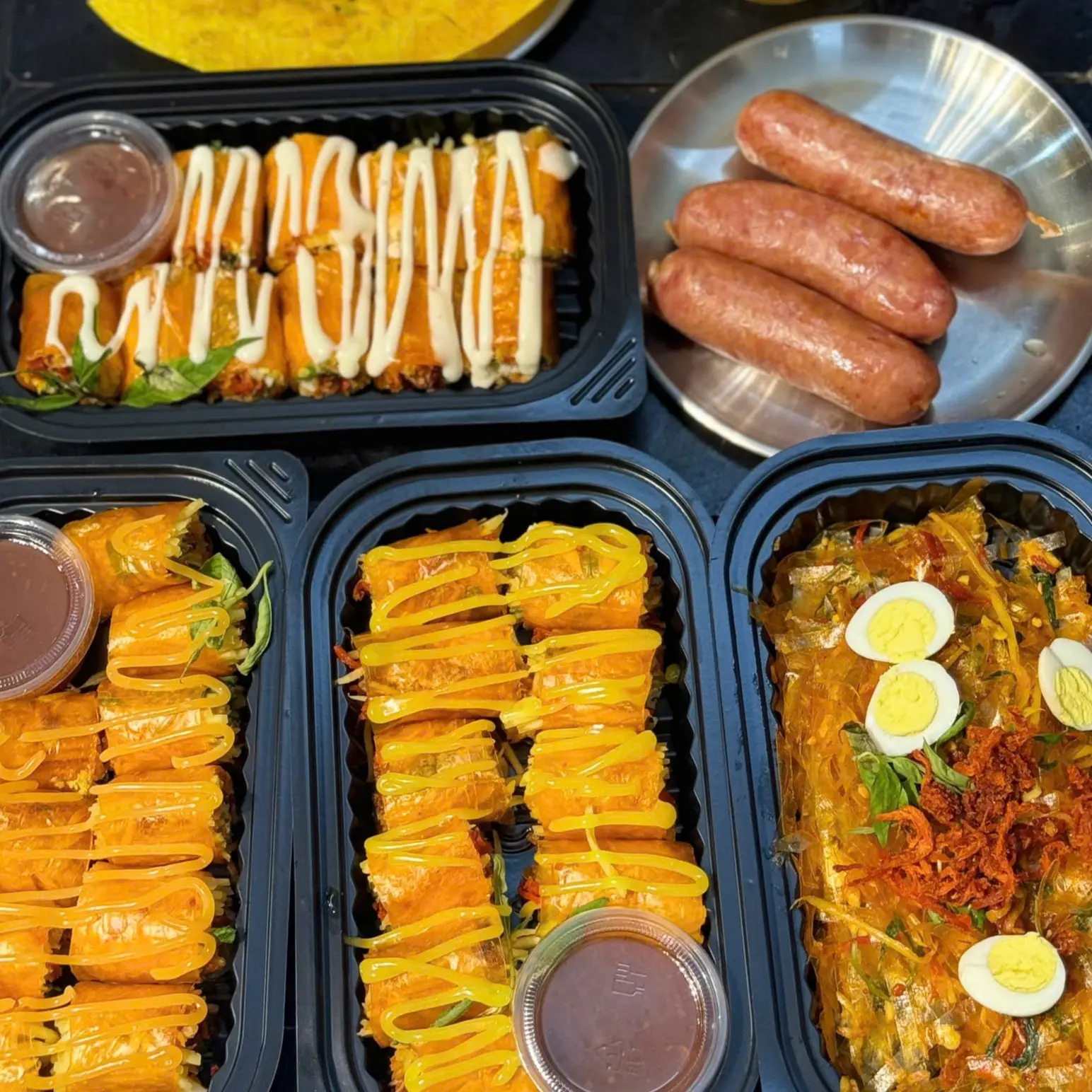 Ảnh bìa LetsChill - Bánh Tráng, Lạp Xưởng & Mì Trộn Indomie - Lê Quang Đạo