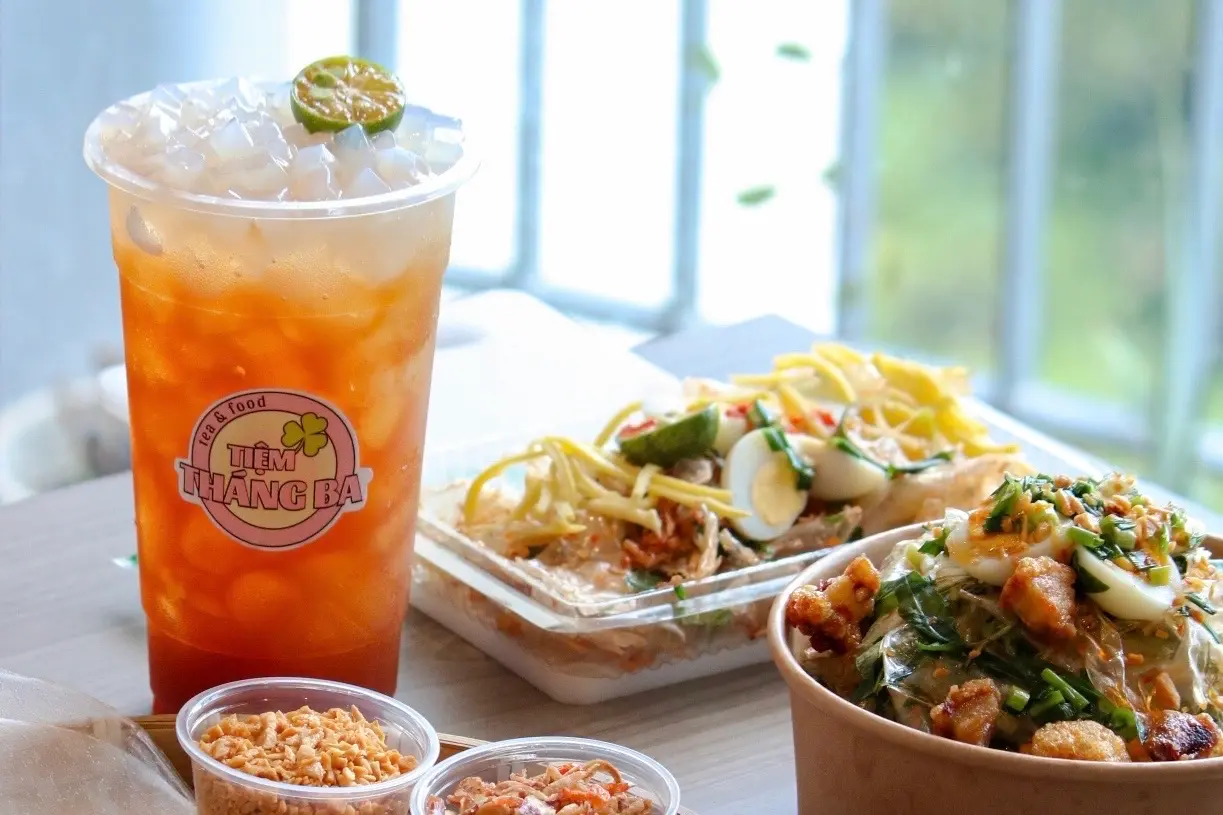 Ảnh bìa Tiệm Tháng Ba - Bánh Tráng Trộn & Trà Sữa - Cầu Vòng 5