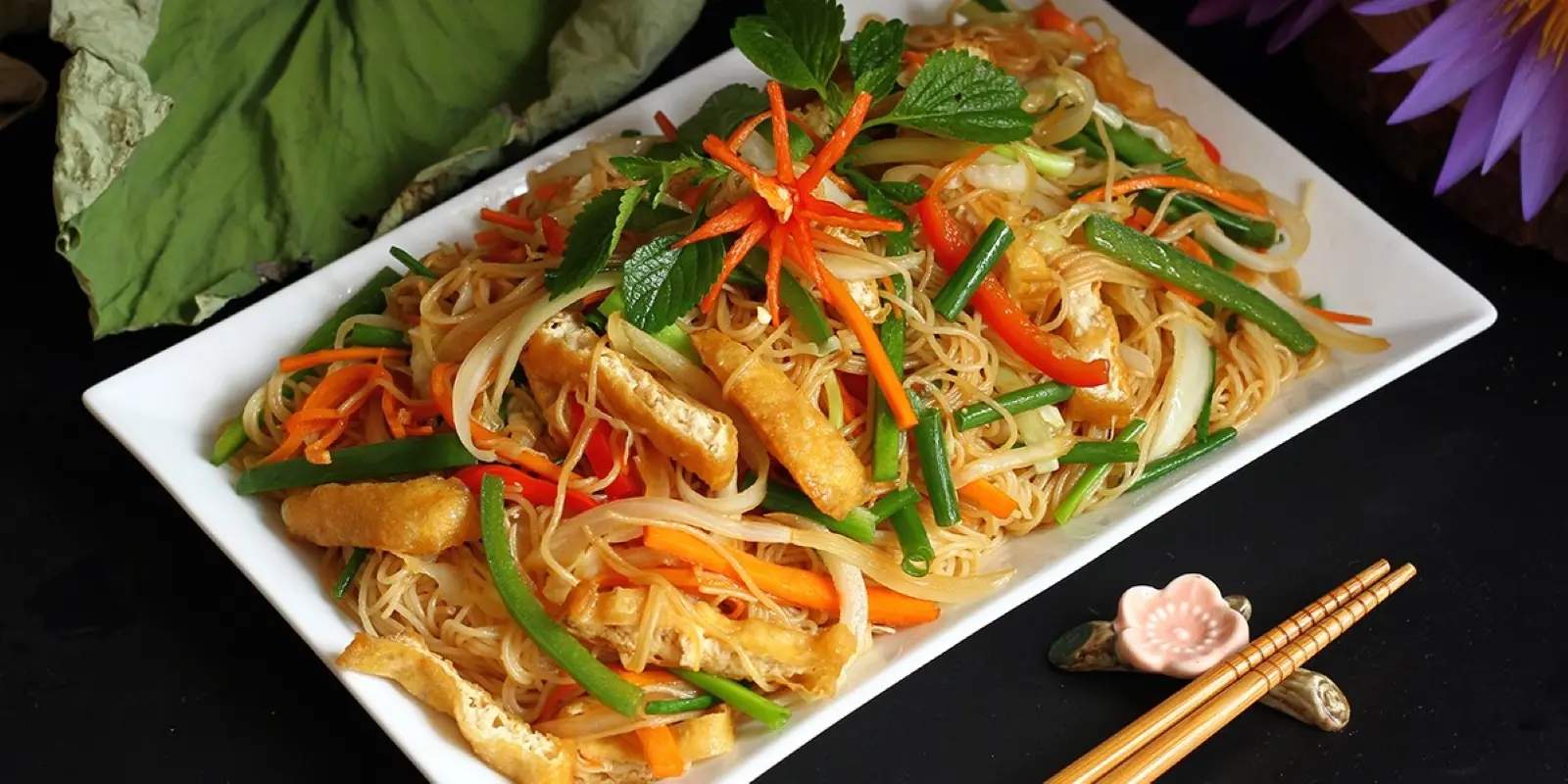 Ảnh bìa Cô Ánh - Bún Mì Xào Chay - Xóm Đất