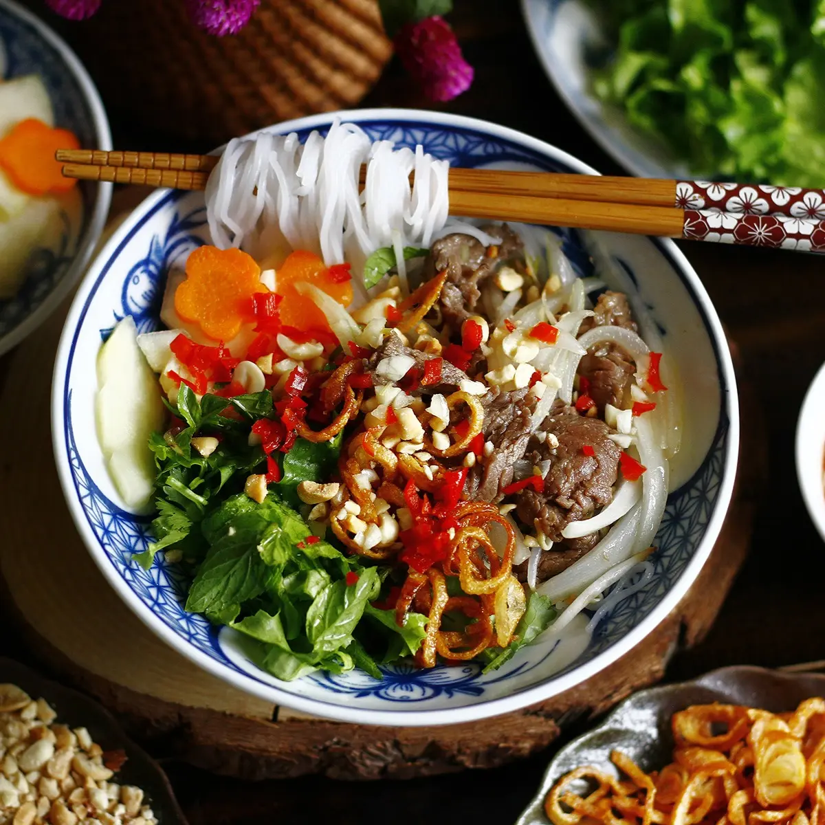 Ảnh bìa Tuyền Sài Gòn - Bún Trộn Gà & Bún Bò Trộn Nam Bộ - Lê Hồng Phong