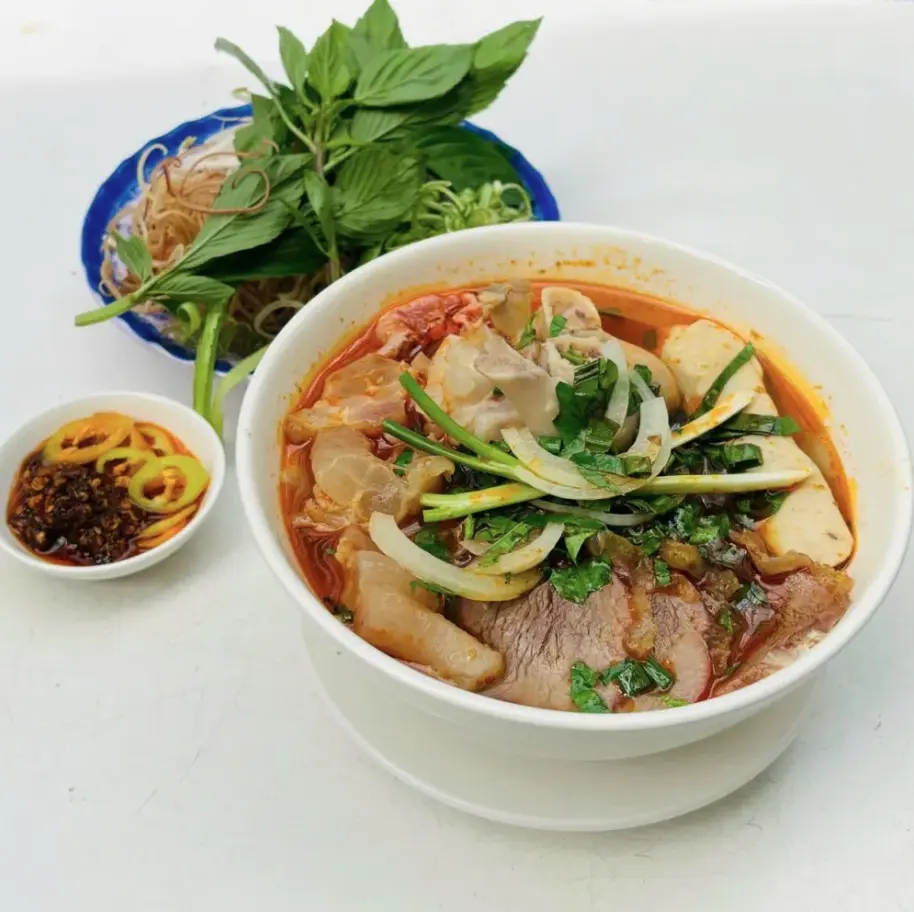 Ảnh bìa Bún Bò Huế O Xuân - Thích Quảng Đức