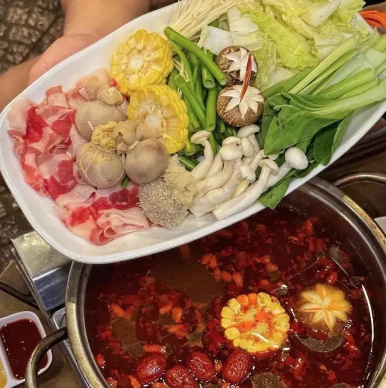Ảnh bìa Lẩu Bò Tứ Xuyên - Nguyễn Tư Giản