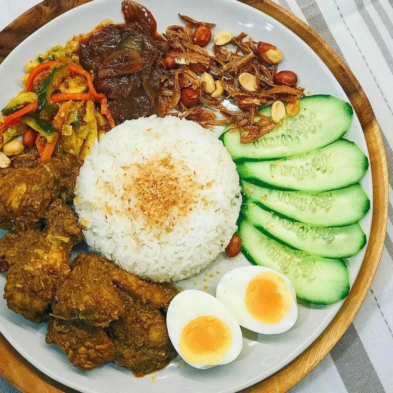 Ảnh bìa Cơm Nhà Hai Lúa - Đường 429