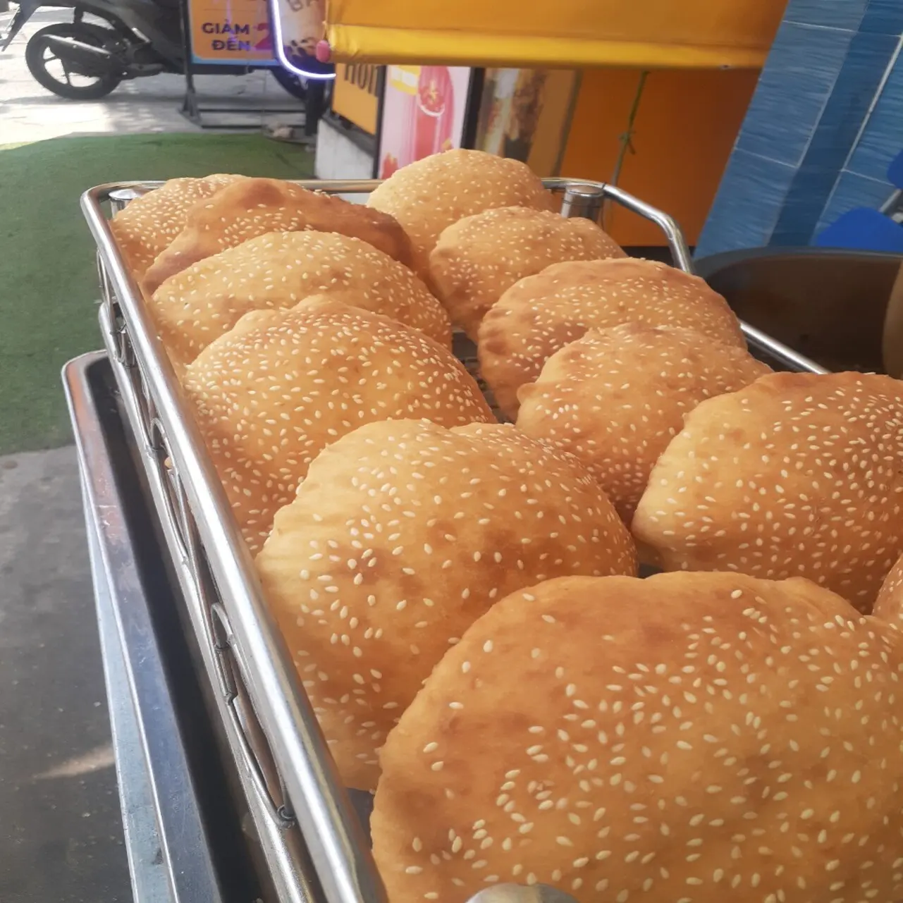 Ảnh bìa Bảo Hân - Bánh Tiêu & Bánh Chuối Chiên - Phan Huy Ích