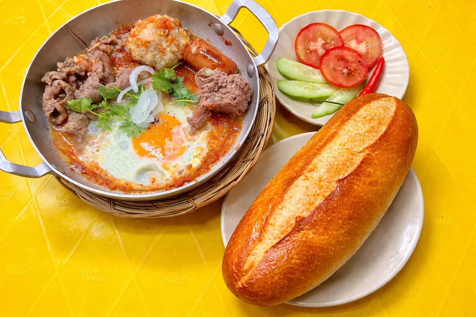 Ảnh bìa Chảo Nóng Cô Yến - Bánh Mì Chảo, Nui Xào Bò & Mì Xào Bò - Trương Vĩnh Ký
